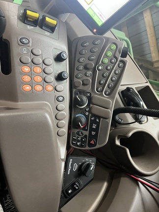 2017 John Deere S680 Combine