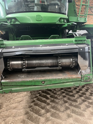 2017 John Deere S680 Combine