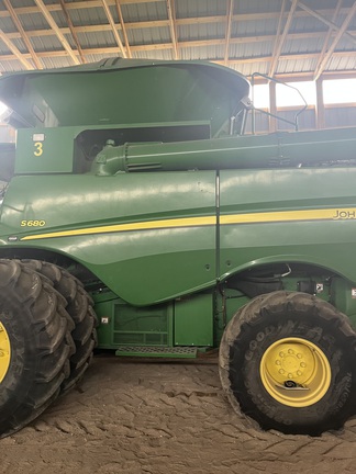 2017 John Deere S680 Combine