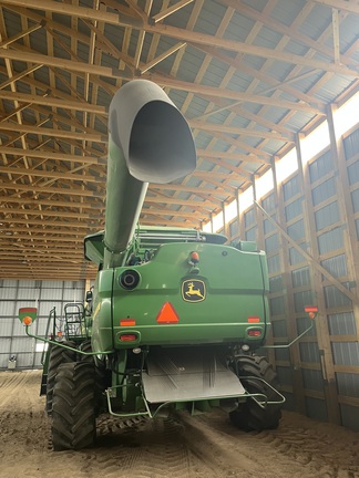 2017 John Deere S680 Combine
