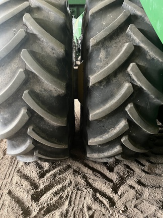 2017 John Deere S680 Combine