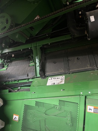 2017 John Deere S680 Combine