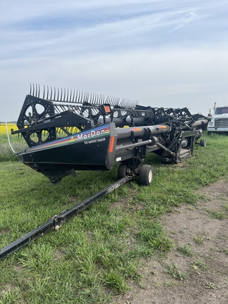 2005 MacDon 973-36 Header Combine