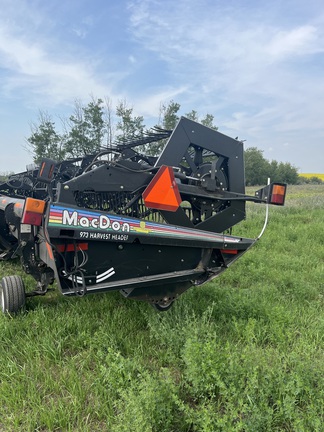 2005 MacDon 973-36 Header Combine