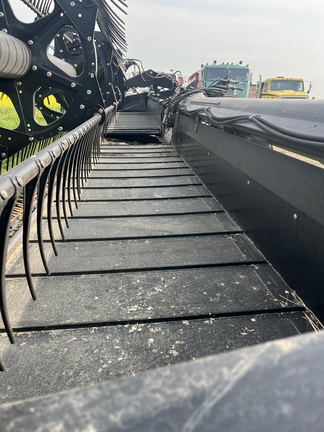 2005 MacDon 973-36 Header Combine