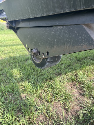 2005 MacDon 973-36 Header Combine