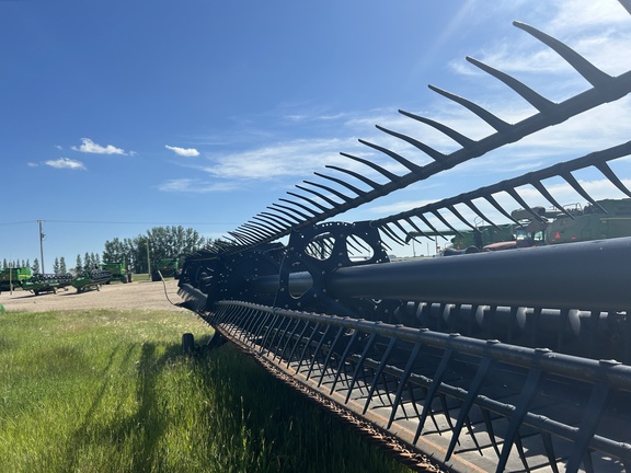 2009 MacDon FD70 Header Combine