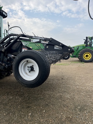 2009 MacDon PW7 Header Combine