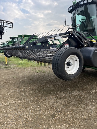 2009 MacDon PW7 Header Combine