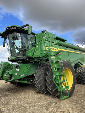 2023 John Deere X9 1000 Combine