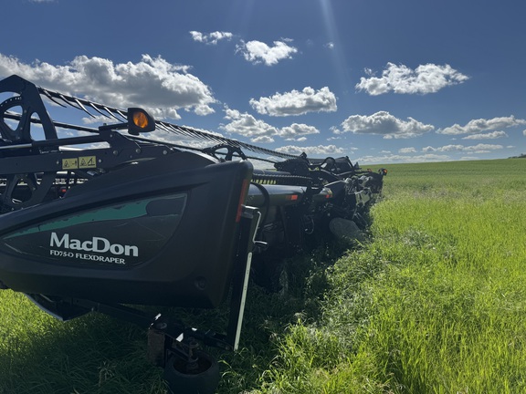 2016 MacDon FD75 Header Combine