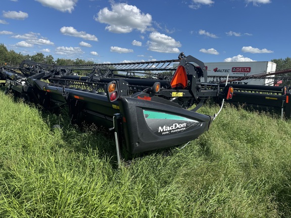 2016 MacDon FD75 Header Combine