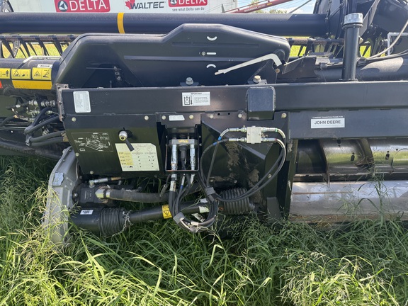2016 MacDon FD75 Header Combine