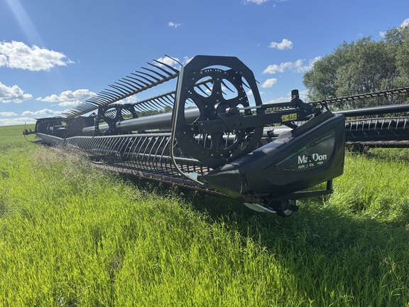 2016 MacDon FD75 Header Combine
