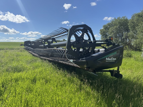 2016 MacDon FD75 Header Combine