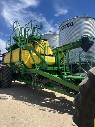 2017 Seed Hawk 60-12TXB Air Seeder