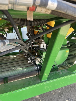 2017 Seed Hawk 60-12TXB Air Seeder