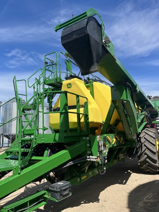 2017 Seed Hawk 60-12TXB Air Seeder