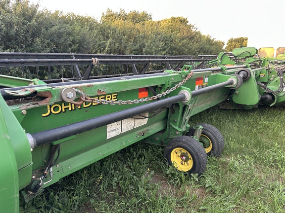 2010 John Deere 640D Header Combine