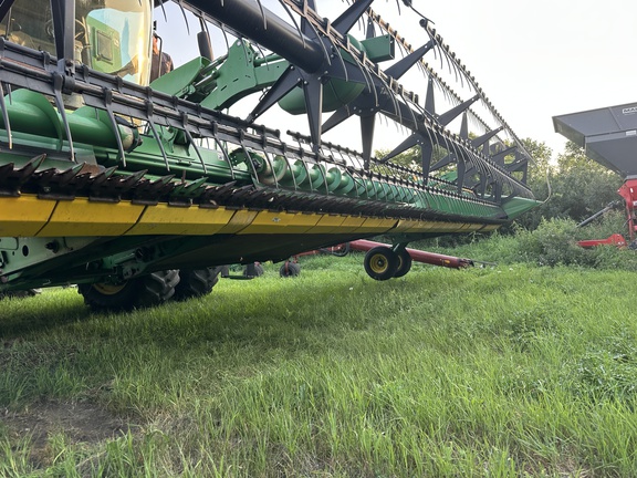 2010 John Deere 640D Header Combine