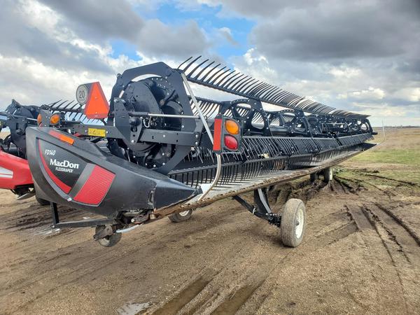 2021 MacDon FD140 Header Combine