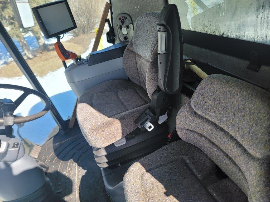 2013 New Holland CX8090 Combine