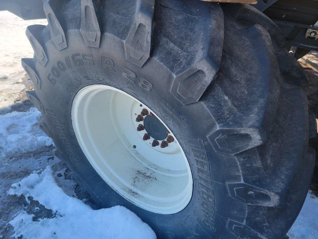 2013 New Holland CX8090 Combine