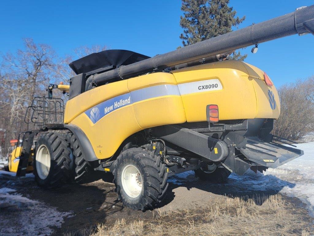 2013 New Holland CX8090 Combine