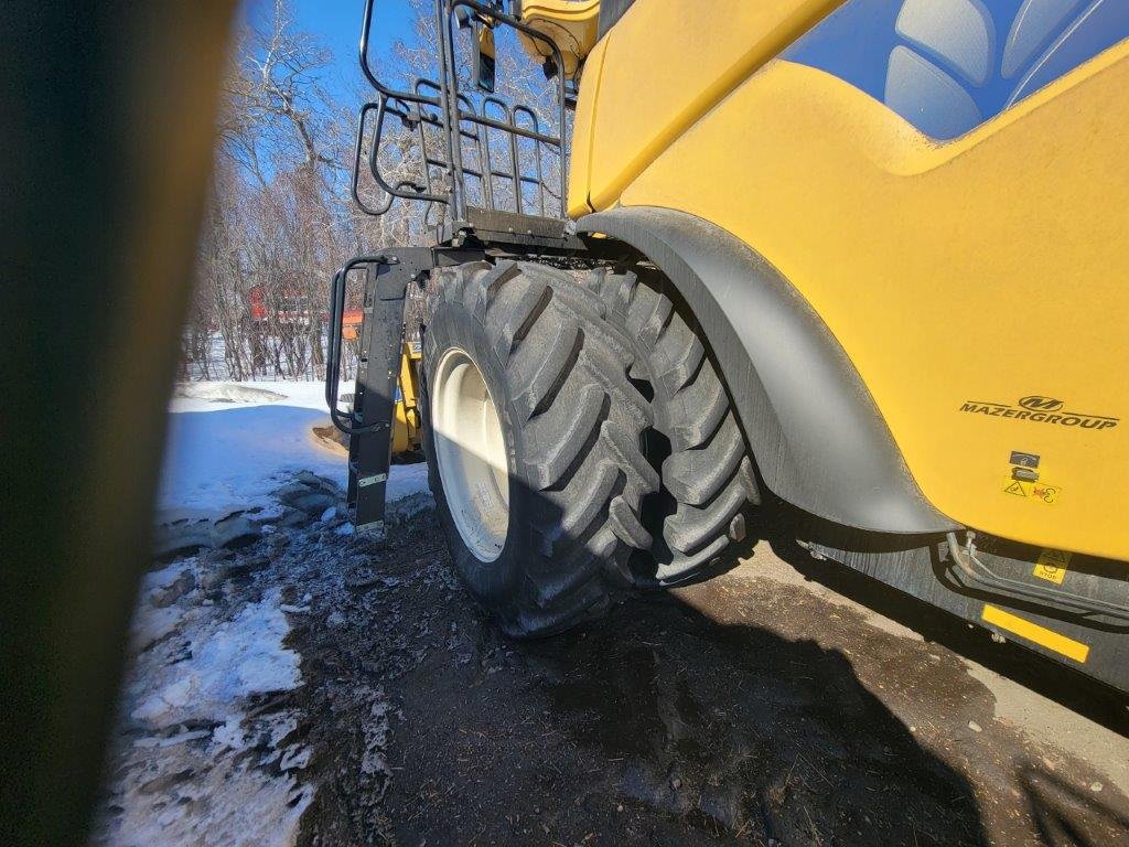 2013 New Holland CX8090 Combine