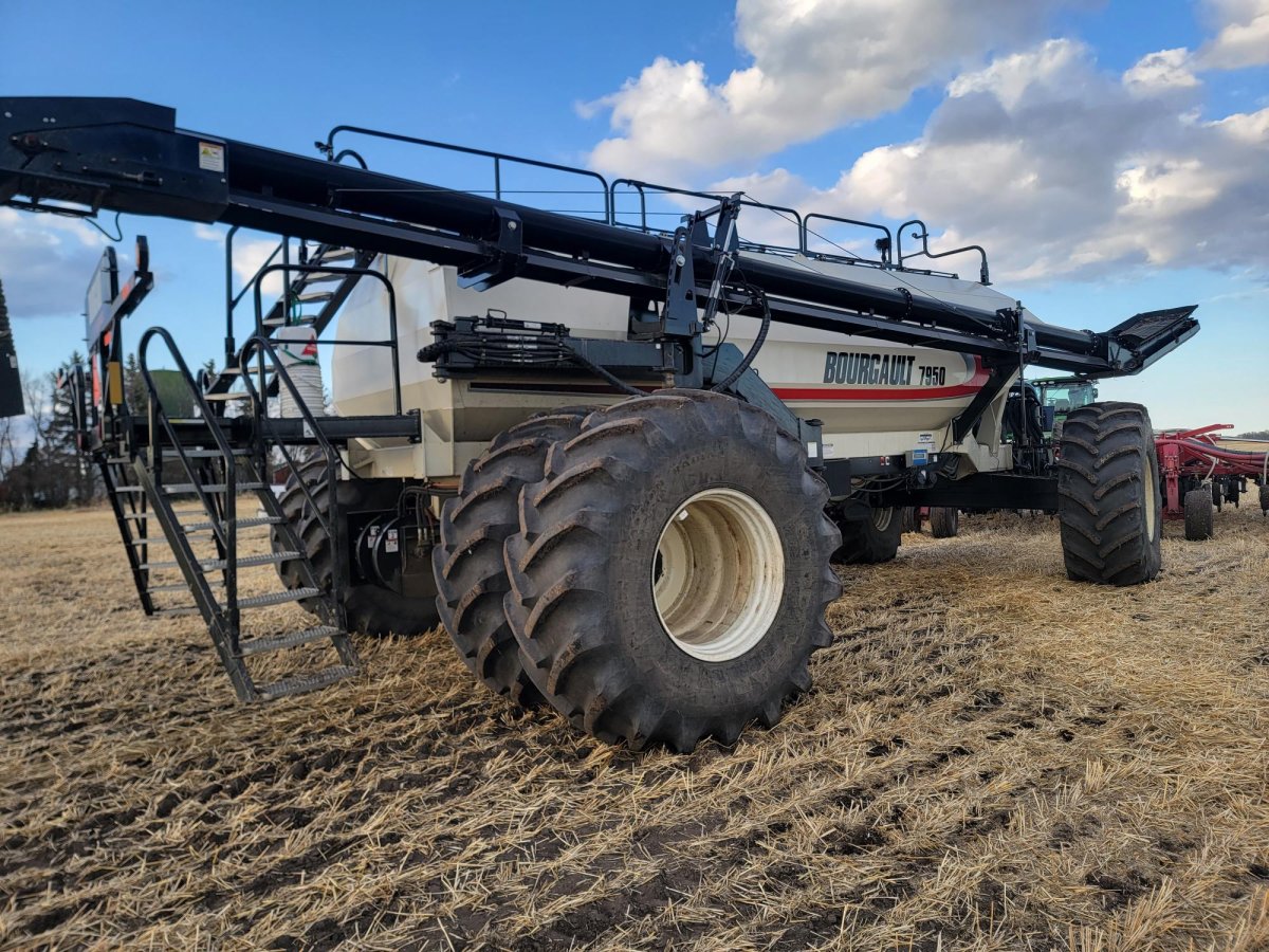 2016 Bourgault 3320-76 Seeding Tool