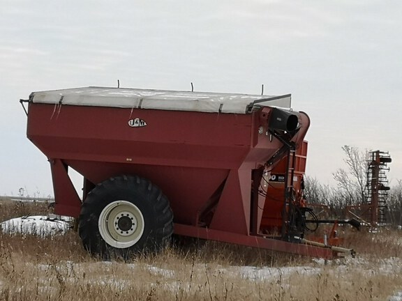 J&M 675-14 Grain Cart