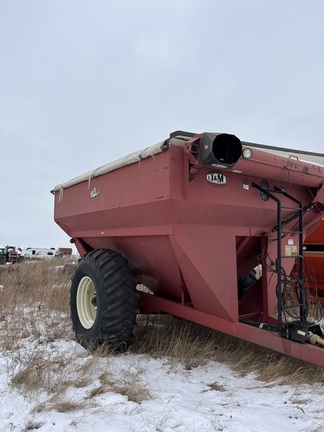 J&M 675-14 Grain Cart