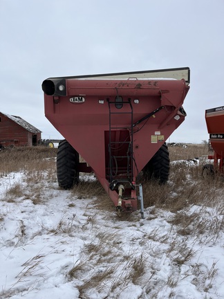 J&M 675-14 Grain Cart