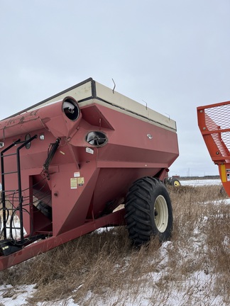 J&M 675-14 Grain Cart