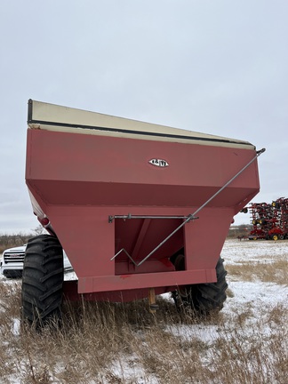 J&M 675-14 Grain Cart