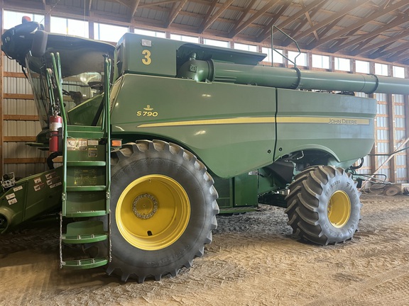 2020 John Deere S790 Combine