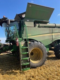 2016 John Deere S690 Combine