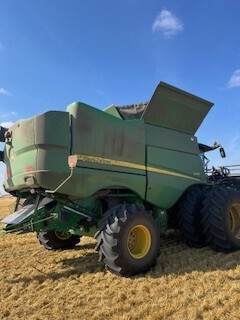 2016 John Deere S690 Combine