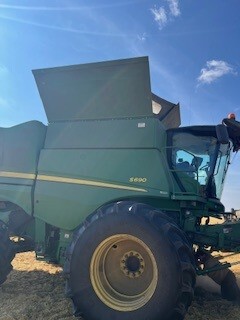 2016 John Deere S690 Combine