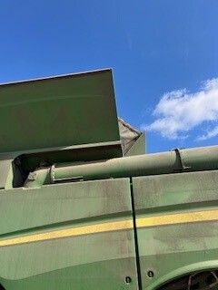 2016 John Deere S690 Combine