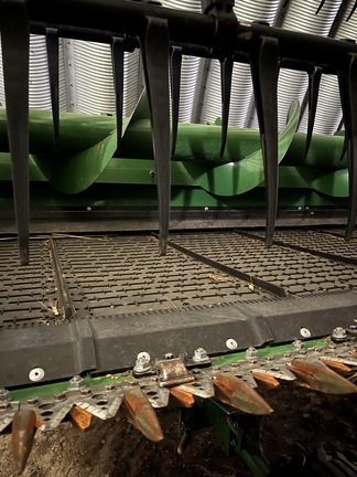 2022 John Deere HD35R Header Combine