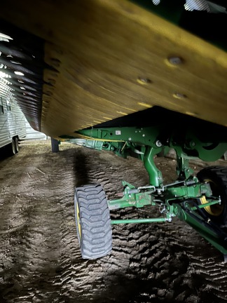 2022 John Deere HD35R Header Combine