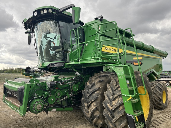 2025 John Deere X9 1100 Combine