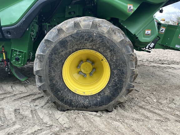 2025 John Deere X9 1100 Combine