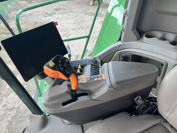 2025 John Deere X9 1100 Combine