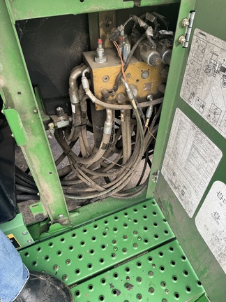 2010 John Deere A400 Windrower