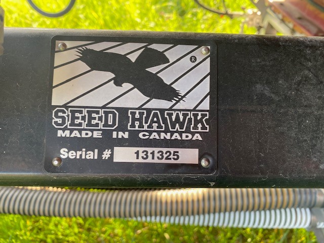 2013 Seed Hawk 7212 Air Drill & 800 Air Tank/Cart Air Drill