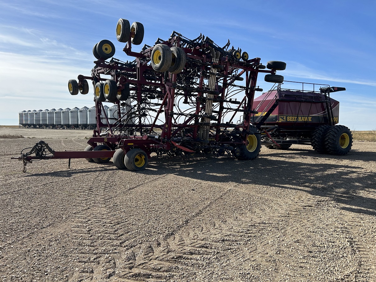 2013 Seed Hawk 7212 Air Drill & 800 Air Tank/Cart Air Drill