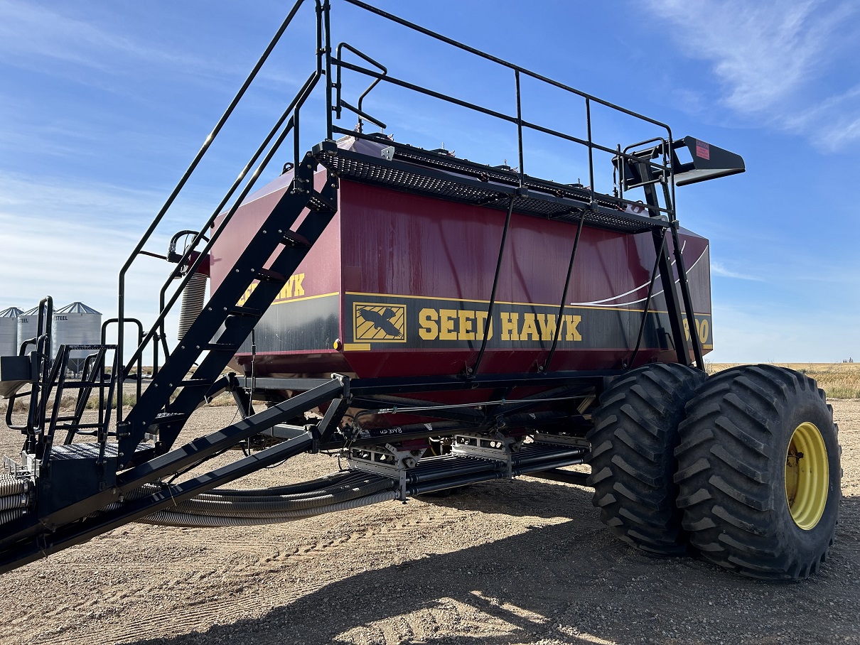 2013 Seed Hawk 7212 Air Drill & 800 Air Tank/Cart Air Drill