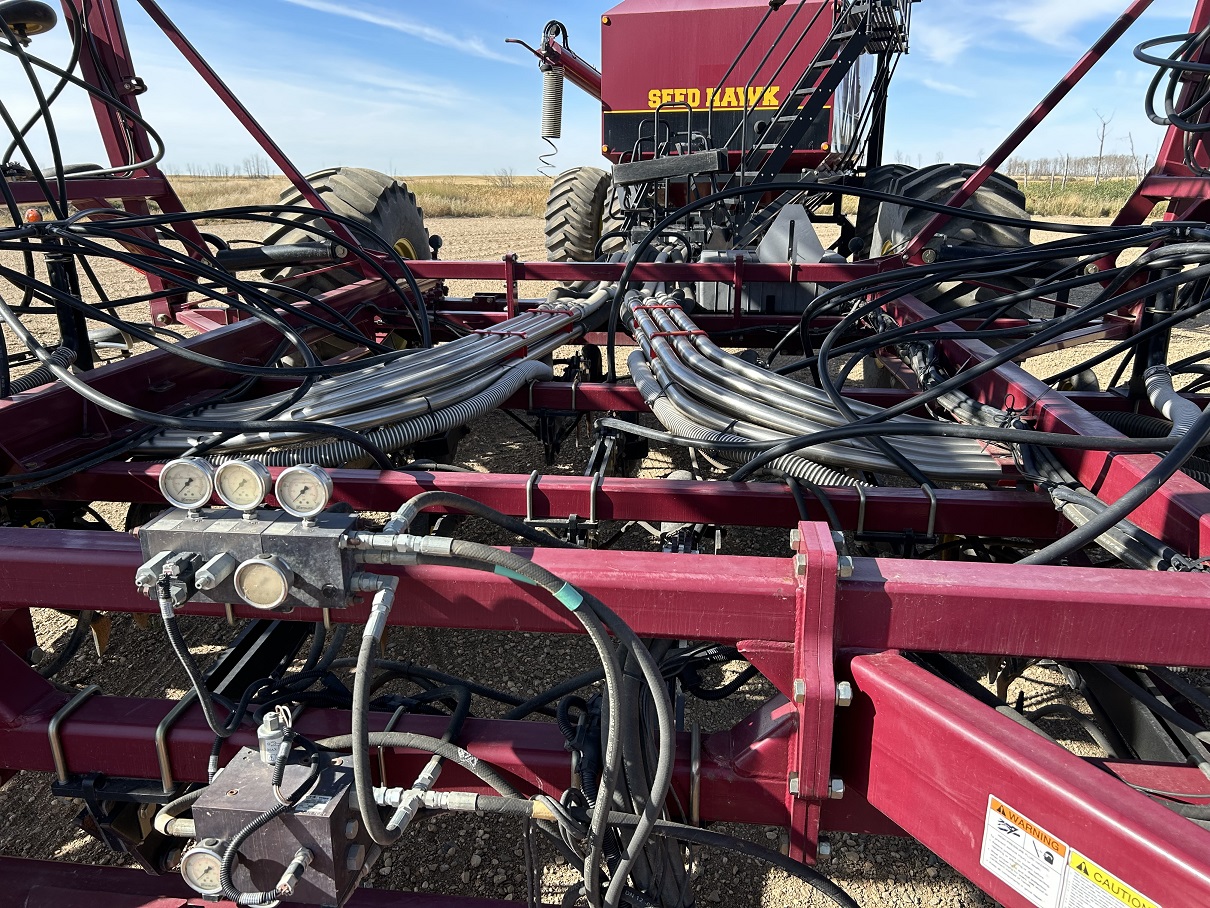 2013 Seed Hawk 7212 Air Drill & 800 Air Tank/Cart Air Drill